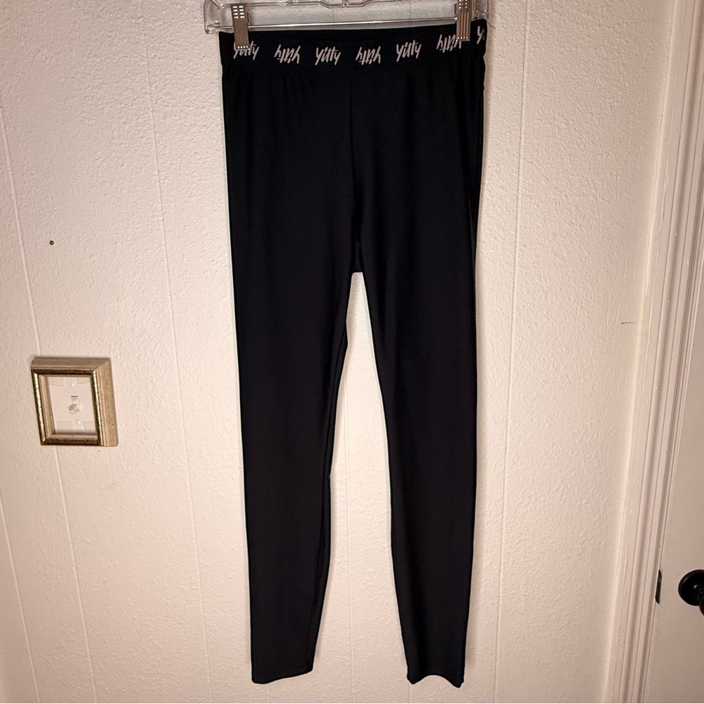 Yitty by Lizzo x Fabletics
Smoothing High Waisted Logo
Legging Black